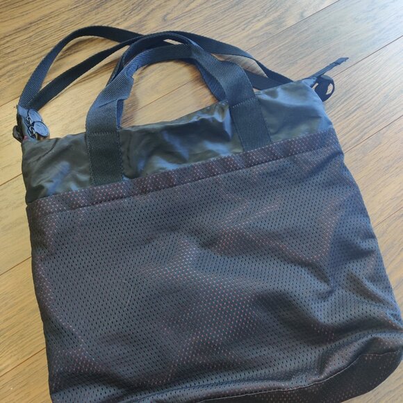 Puma Tote Sports Bag – Black & Maroon | Lightweight Gym/Travel Bag - Picture 2 of 4